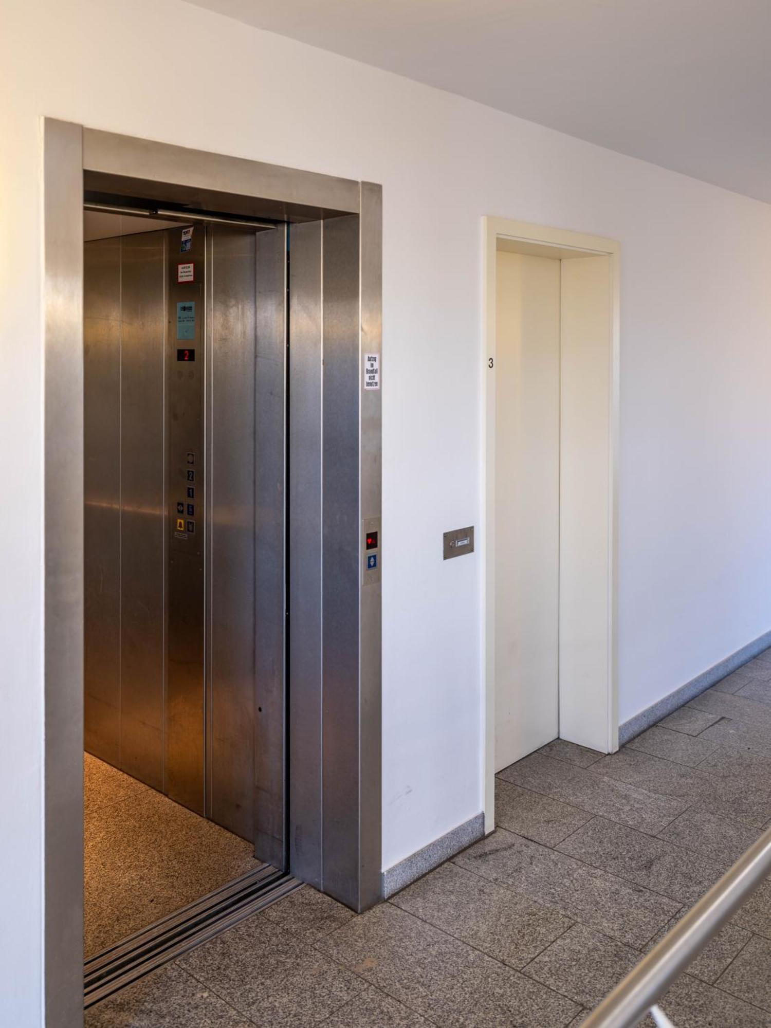 ארפורט Altstadt Apartment For 2 מראה חיצוני תמונה